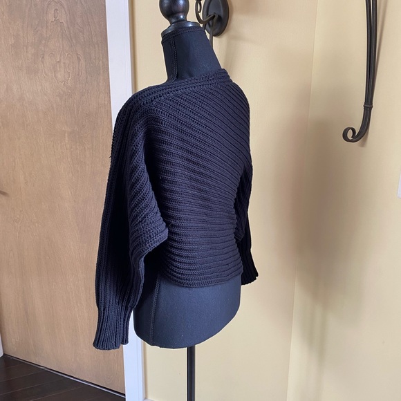 WITCHERY asymmetrical cropped sweater! 🧶 - Picture 3 of 3